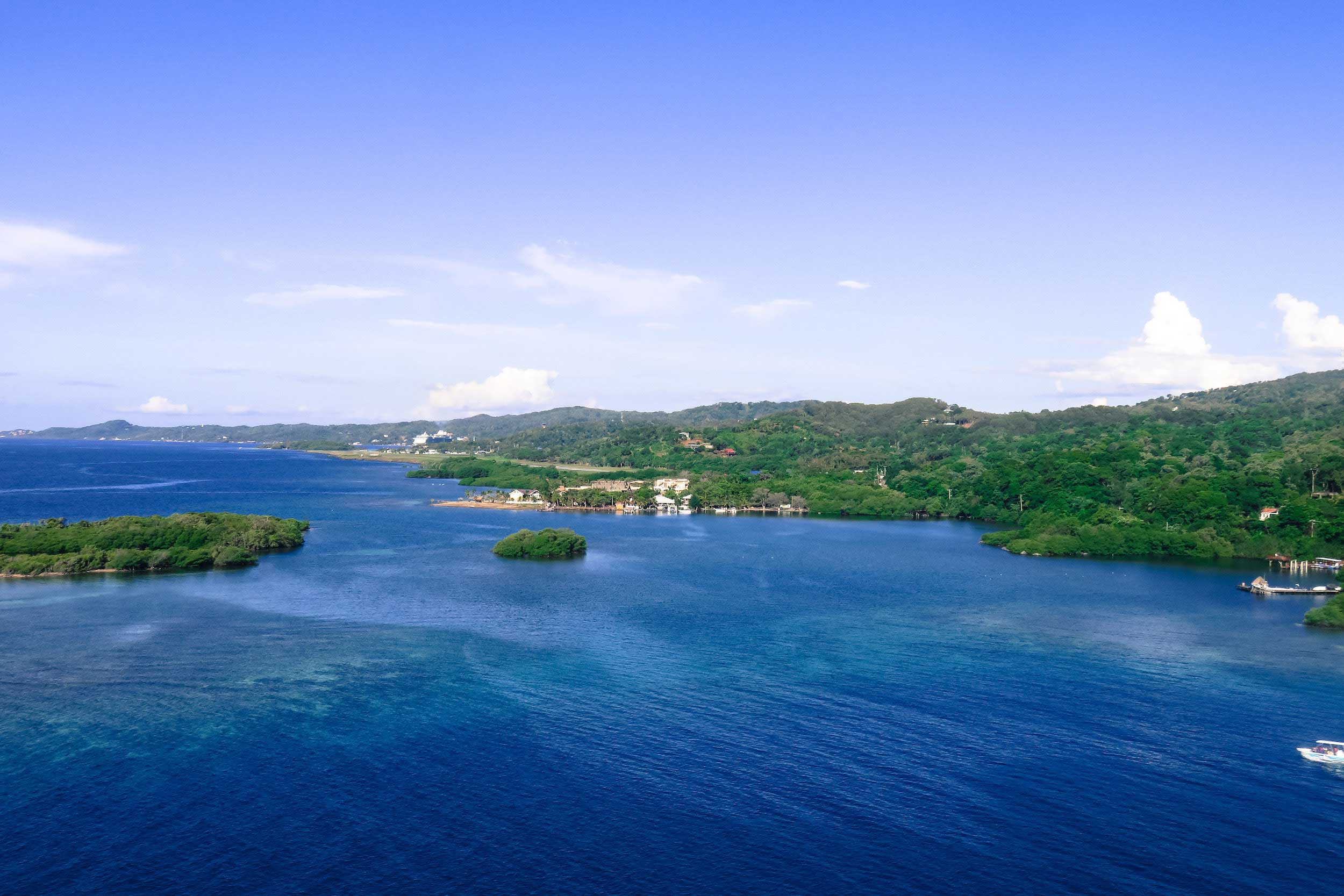 Read more about the article Cruise Into Roatan, Honduras