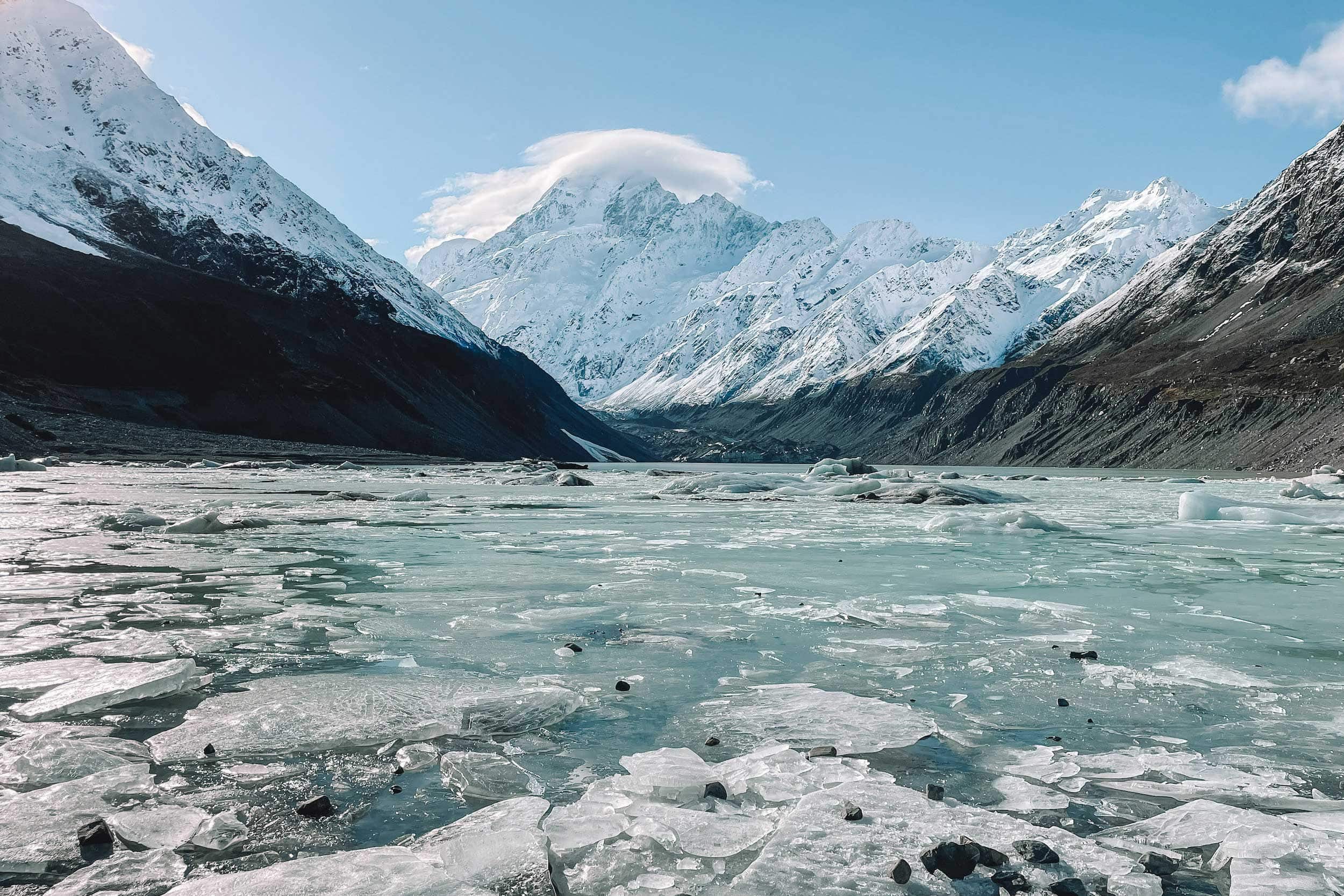 You are currently viewing Hiking in Mt Cook, Your Guide to The Stunning Hooker Valley Track