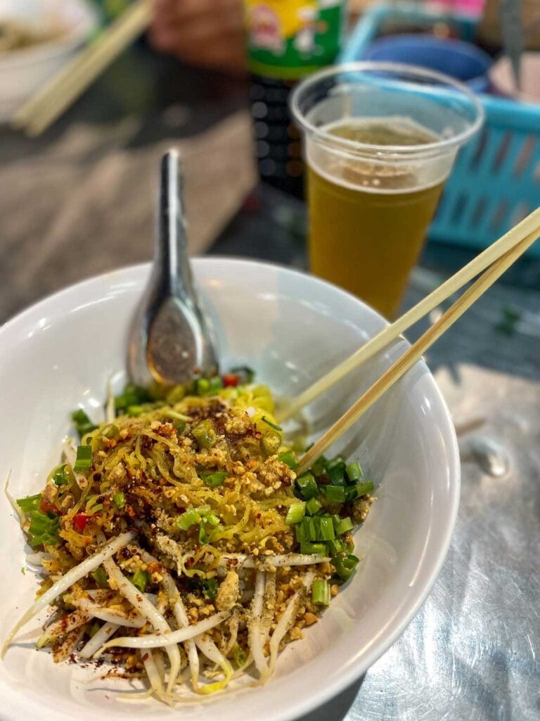 Where to eat Thai food during 24 hours in Bangkok