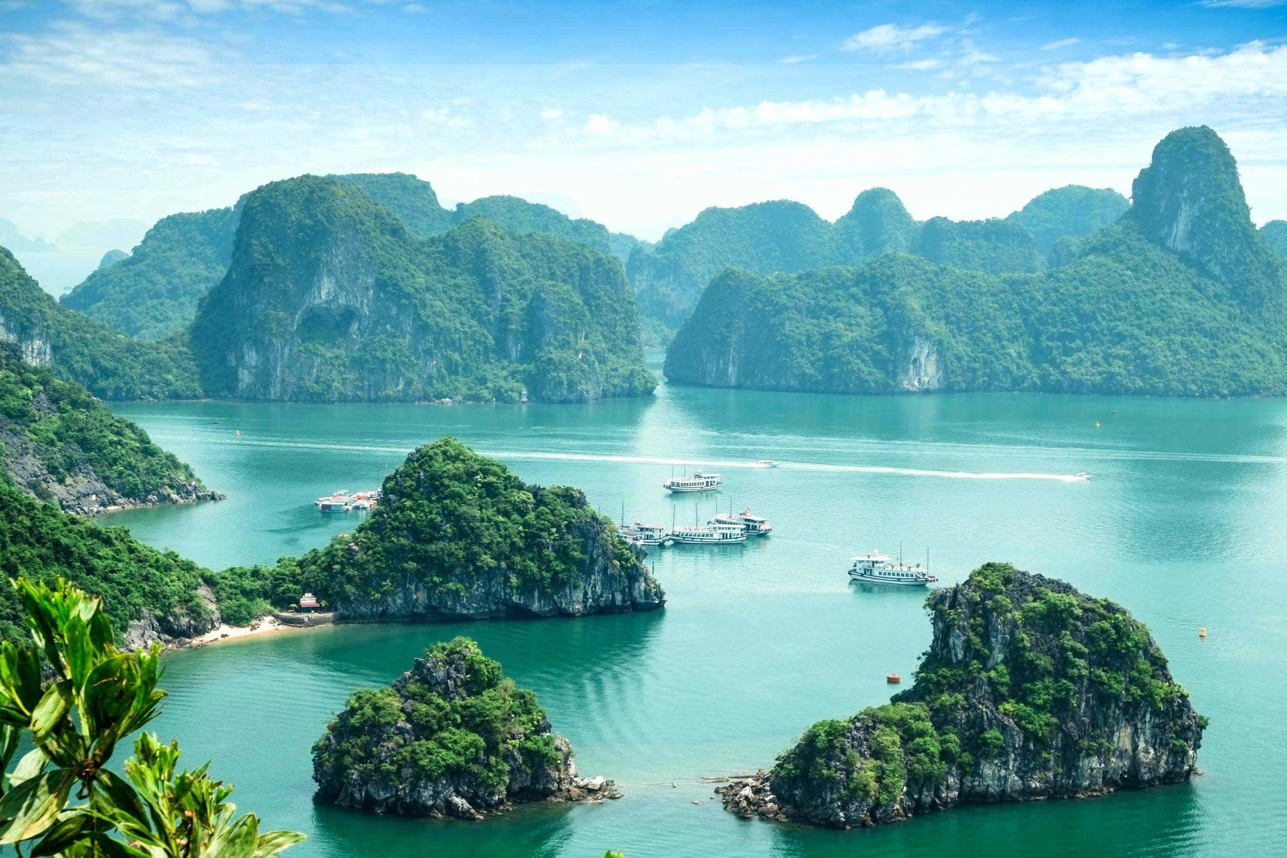 Read more about the article Best Guide For Planning a Cruise on Halong Bay in Beautiful Northern Vietnam