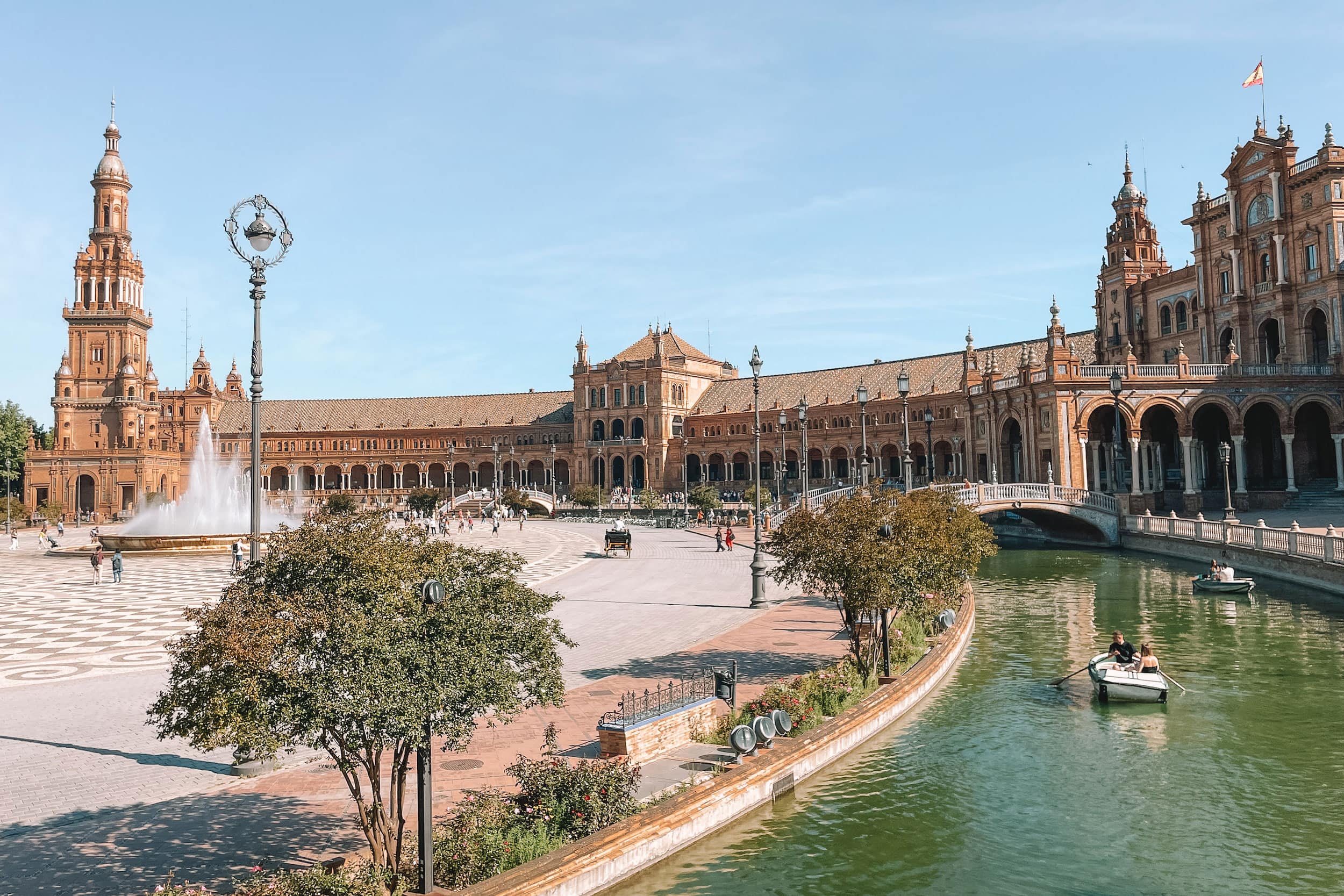 Plaza de España. Find guides for your Spain travel planning