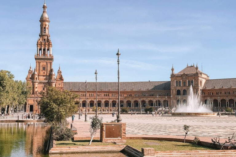 Read more about the article The Perfect 4 Day Seville Itinerary for History, Tapas, & More