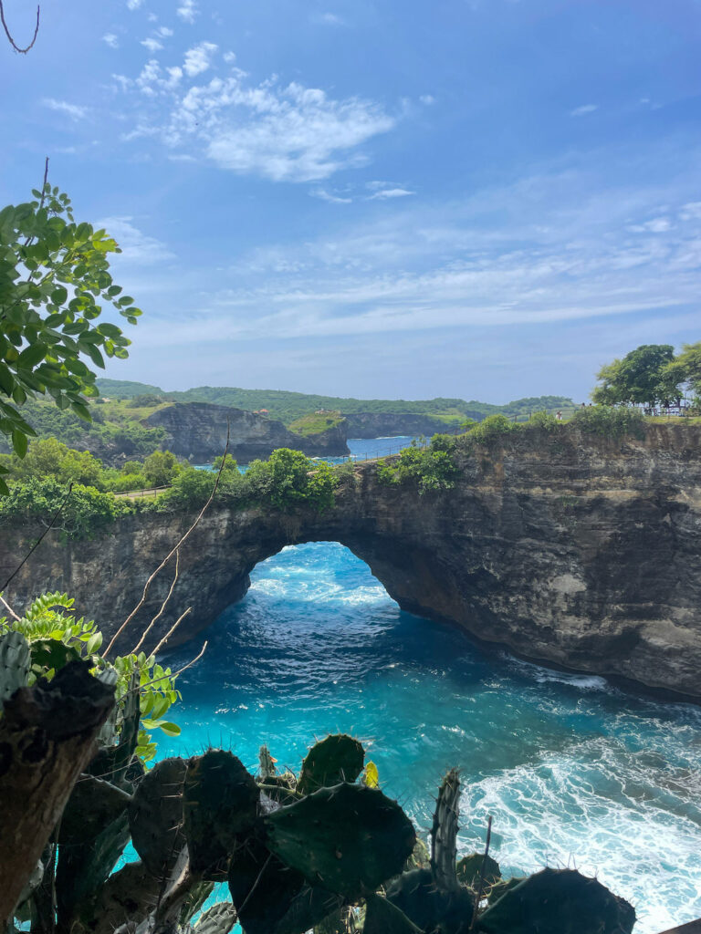 View of broken beach and the coastling along Nusa Penida