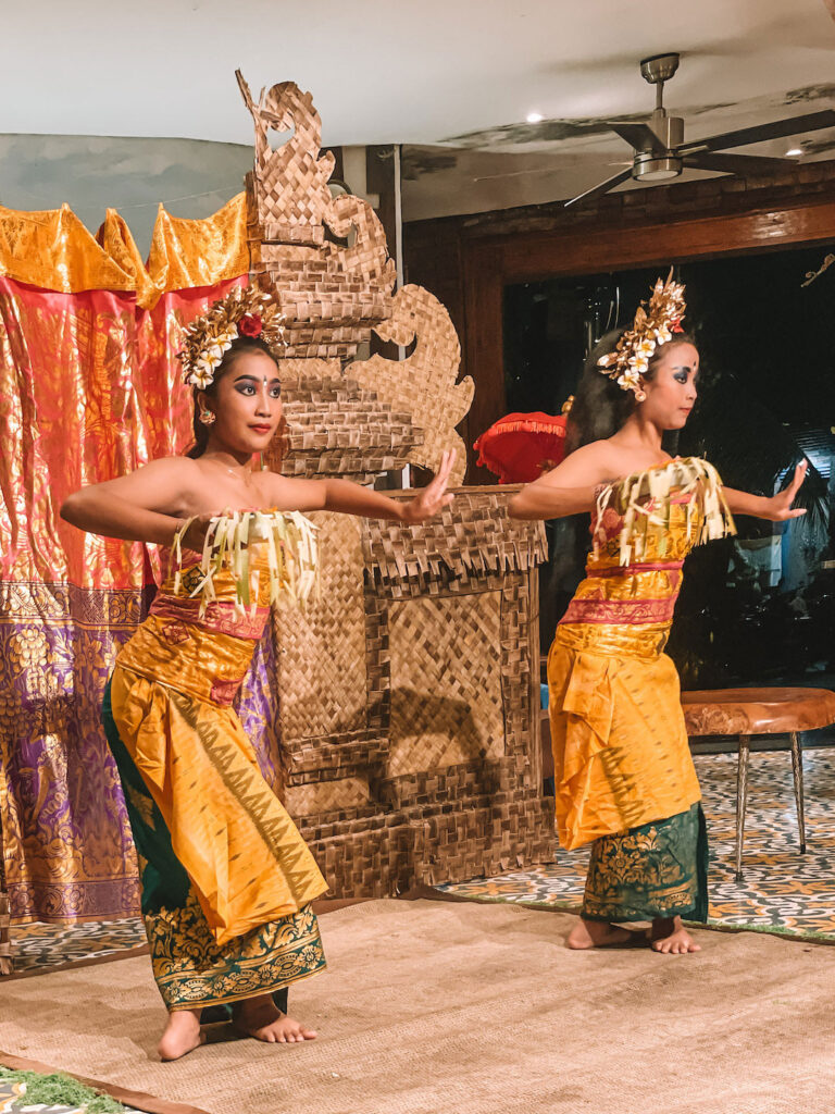 two locals performing at Menzel Ubud during dinner