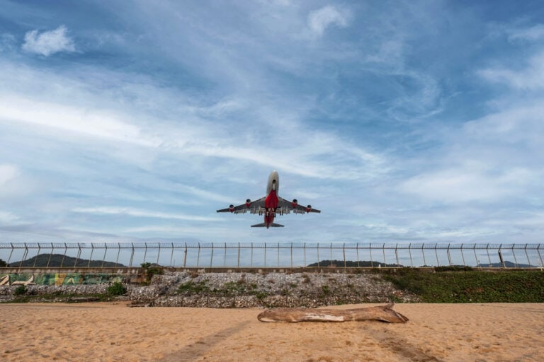 Read more about the article Helpful Guide to Mai Khao Plane Spotting in Phuket: Everything You Need to Know
